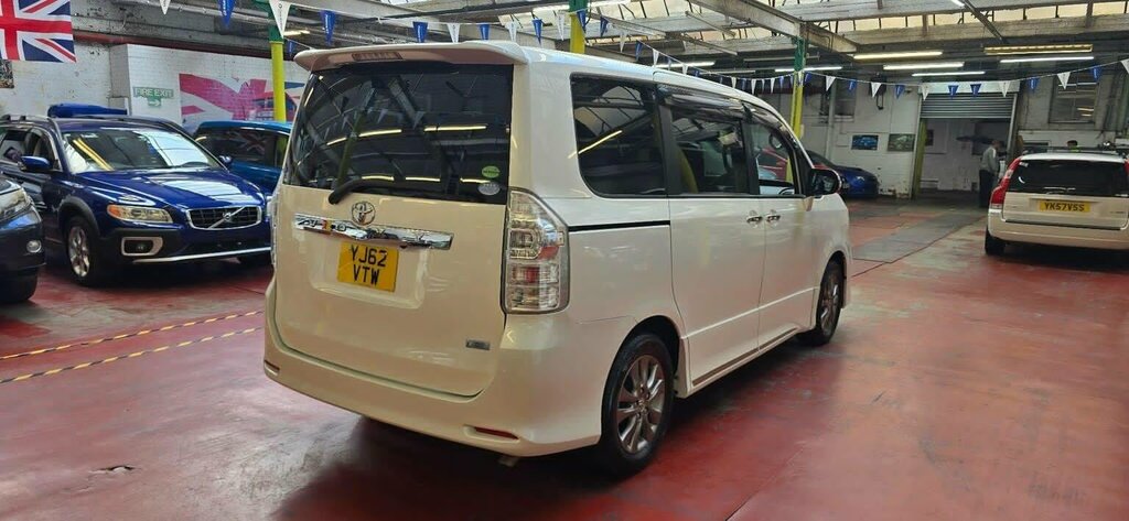 Toyota Voxy 1.8 Hybrid 202424 8 Seats Ulez Free Fresh I Black #30
