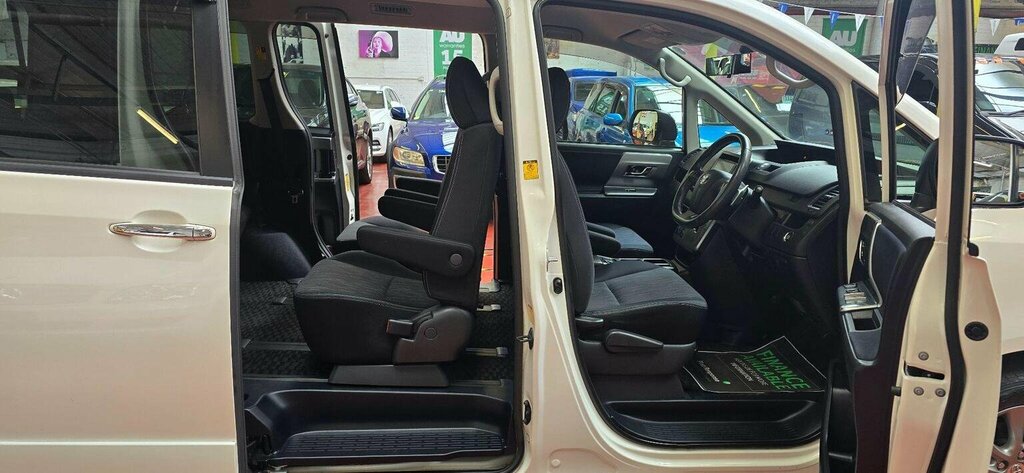 Toyota Voxy 1.8 Hybrid 202424 8 Seats Ulez Free Fresh I Black #9