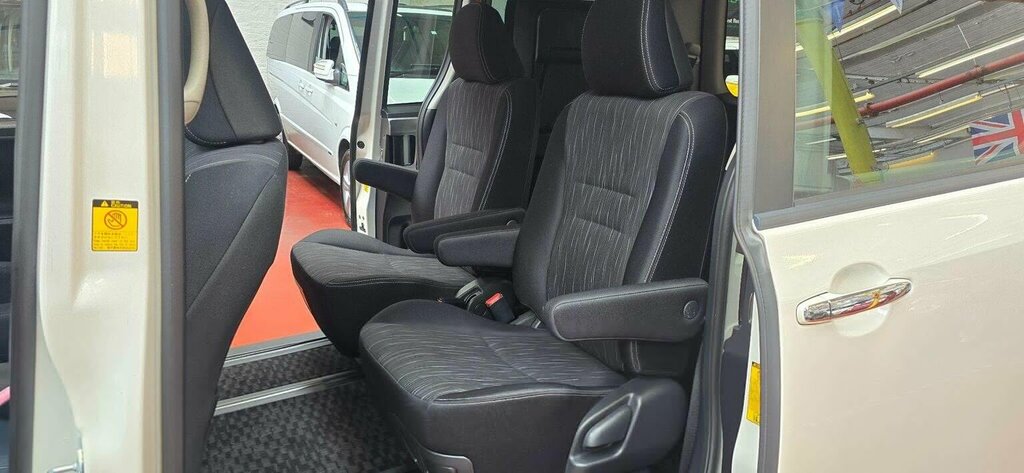 Toyota Voxy 1.8 Hybrid 202424 8 Seats Ulez Free Fresh I Black #6