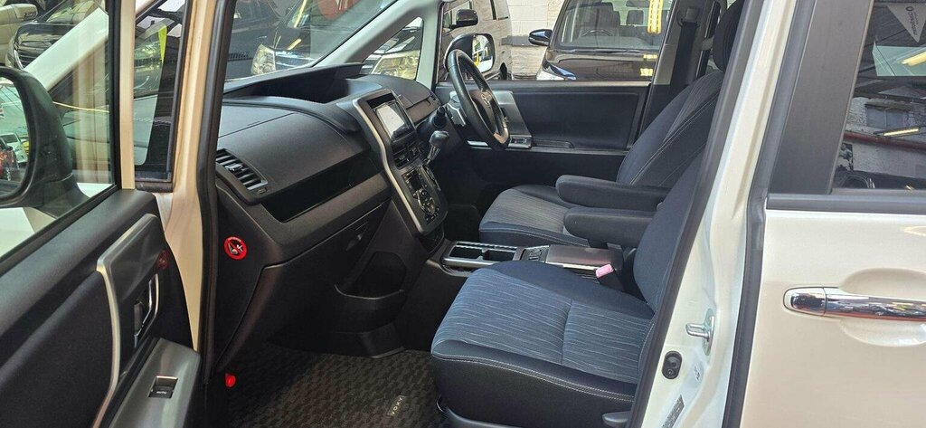 Toyota Voxy 1.8 Hybrid 202424 8 Seats Ulez Free Fresh I Black #12
