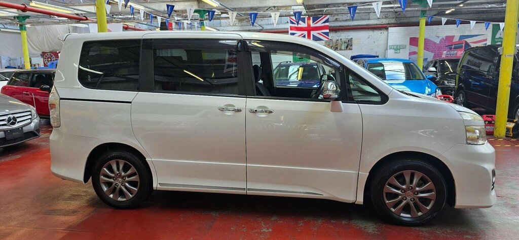 Toyota Voxy 1.8 Hybrid 202424 8 Seats Ulez Free Fresh I Black #32
