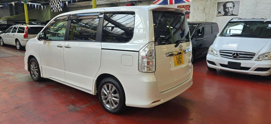 Toyota Voxy 1.8 Hybrid 202424 8 Seats Ulez Free Fresh I Black #38