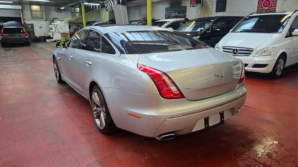 Jaguar XJ Saloon 5.0 V8 Premium Luxury Euro 5 2010 Silver #2