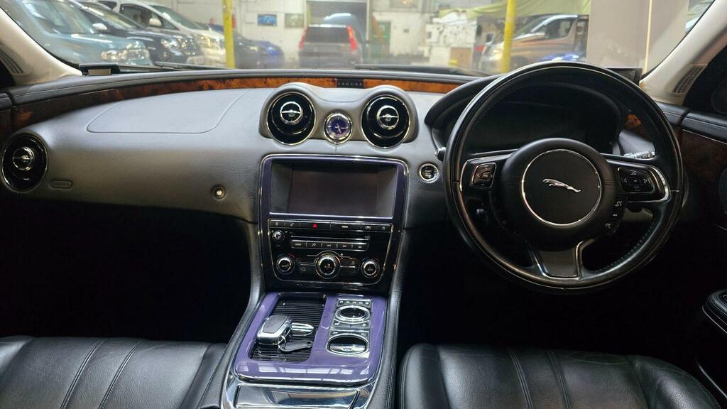 Jaguar XJ Saloon 5.0 V8 Premium Luxury Euro 5 2010 Silver #3