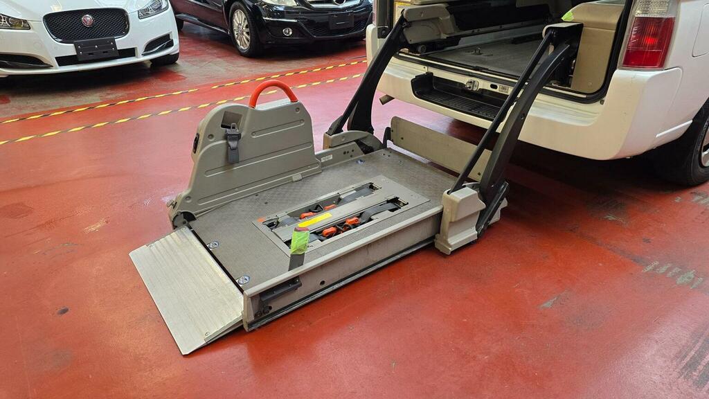 Nissan Elgrand Mpv Caravan Twin Mobility Chair Lift 200808 White