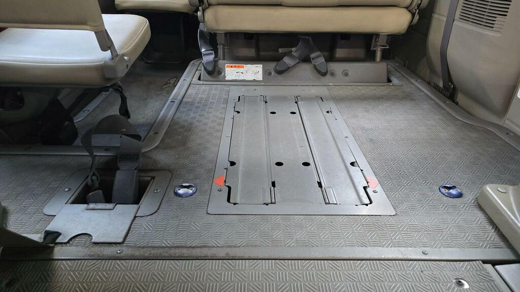 Nissan Elgrand Mpv Caravan Twin Mobility Chair Lift 200808 White #4