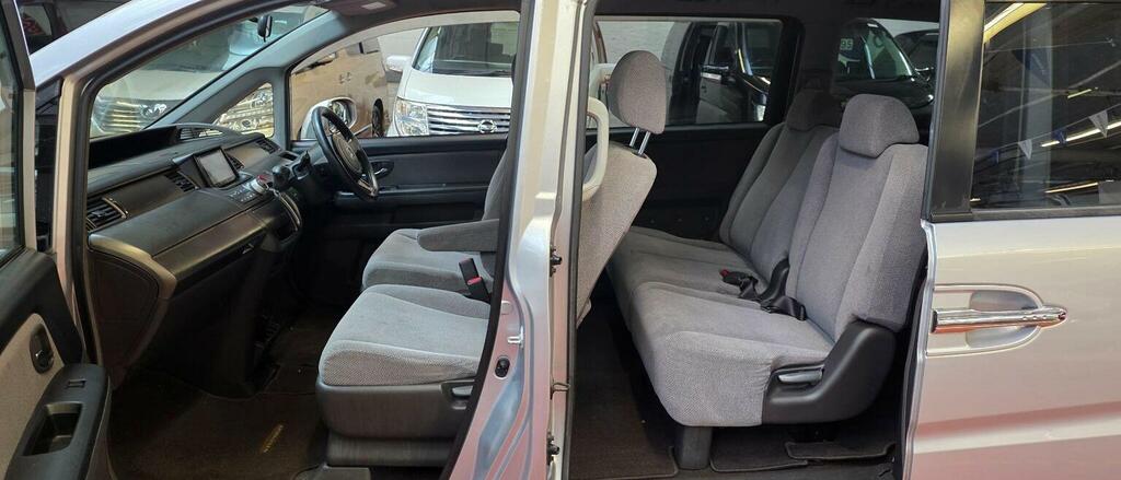 Honda StepWagon Mpv White #9
