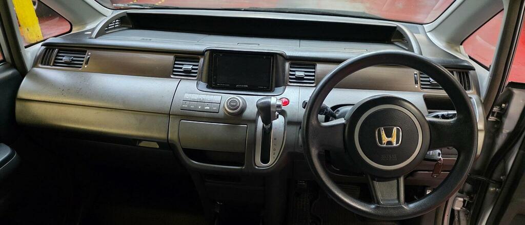 Honda StepWagon Mpv White #13