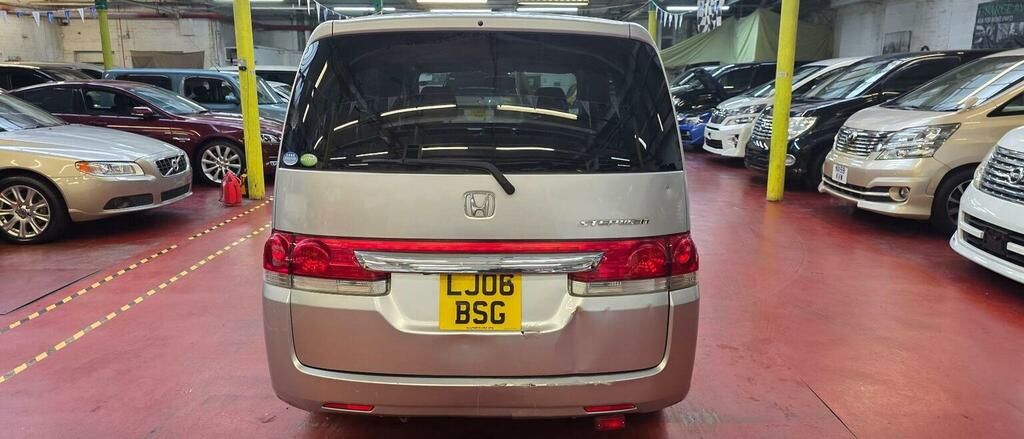 Honda StepWagon Mpv White #5
