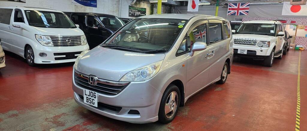Honda StepWagon Mpv White #1