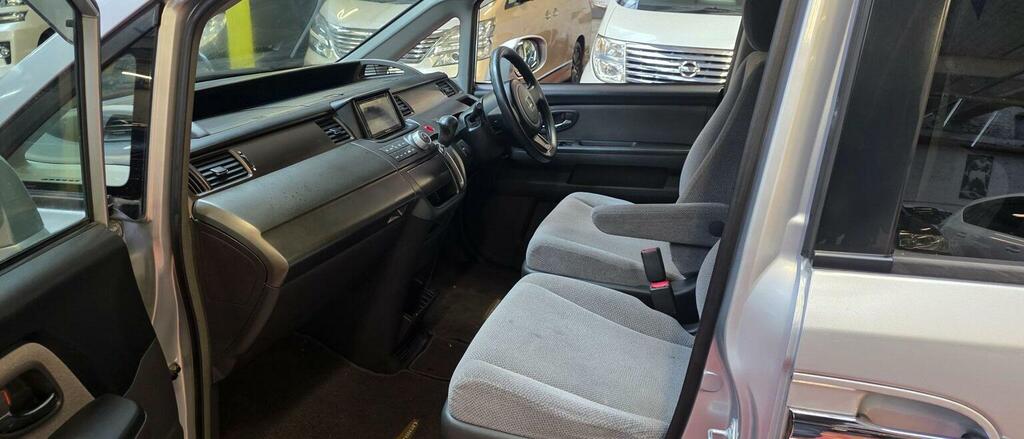 Honda StepWagon Mpv White #10