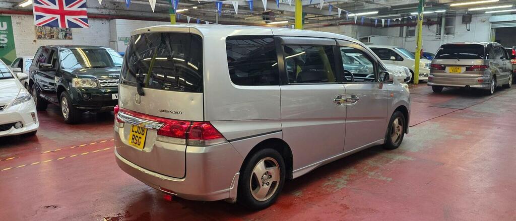 Honda StepWagon Mpv White #6