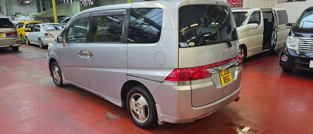 Honda StepWagon Mpv White #4