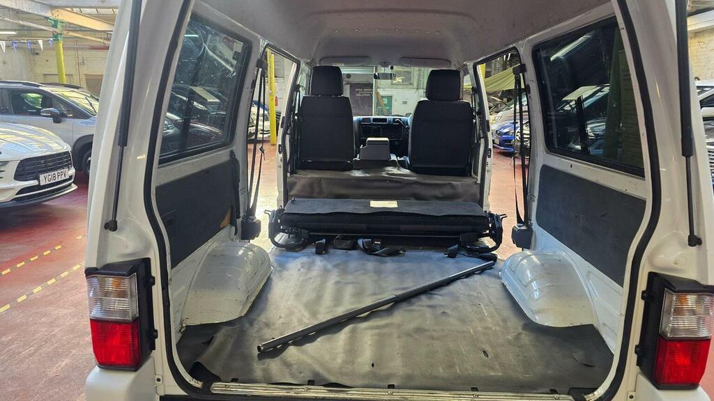 Mazda Bongo B2000 Mpv 2.0 B2000 White #18