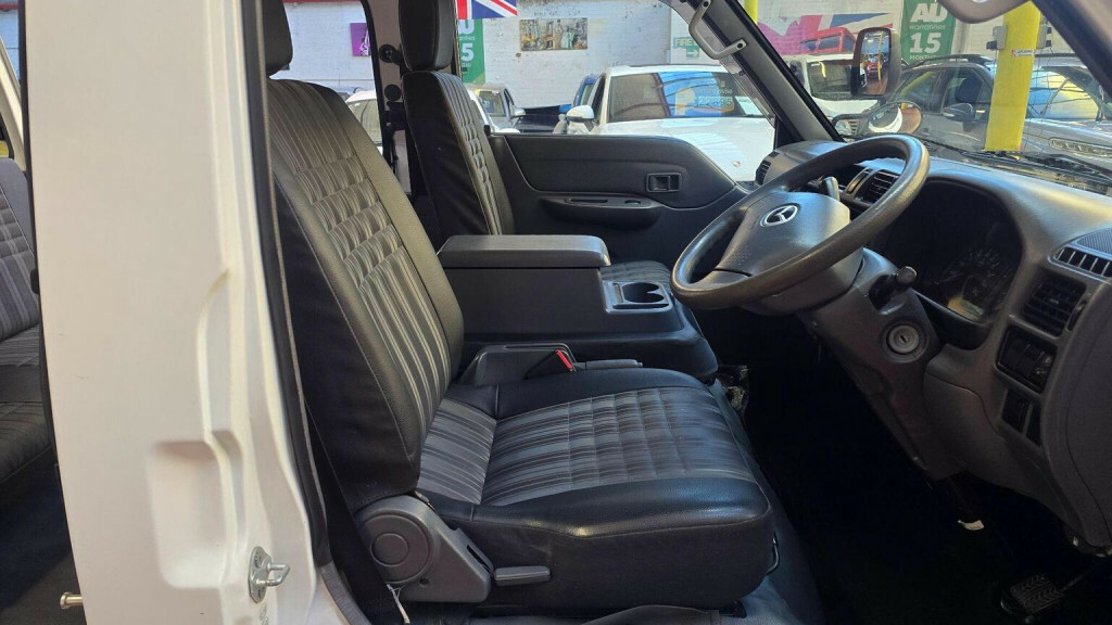 Mazda Bongo B2000 Mpv 2.0 B2000 White #34