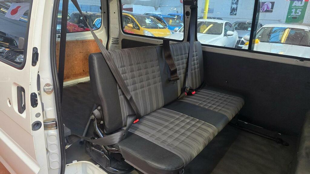 Mazda Bongo B2000 Mpv 2.0 B2000 White #8
