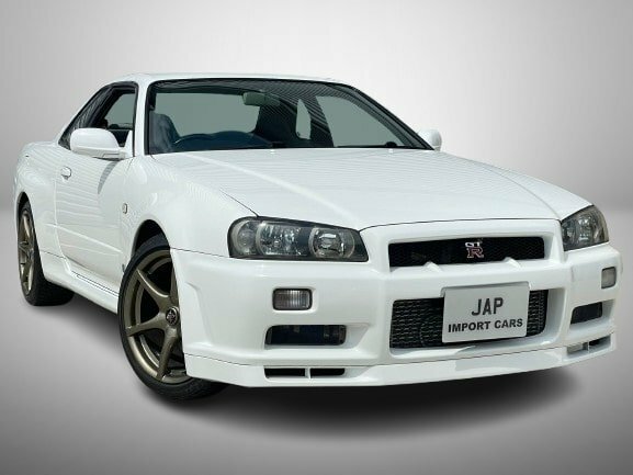 Nissan GT-R Coupe White