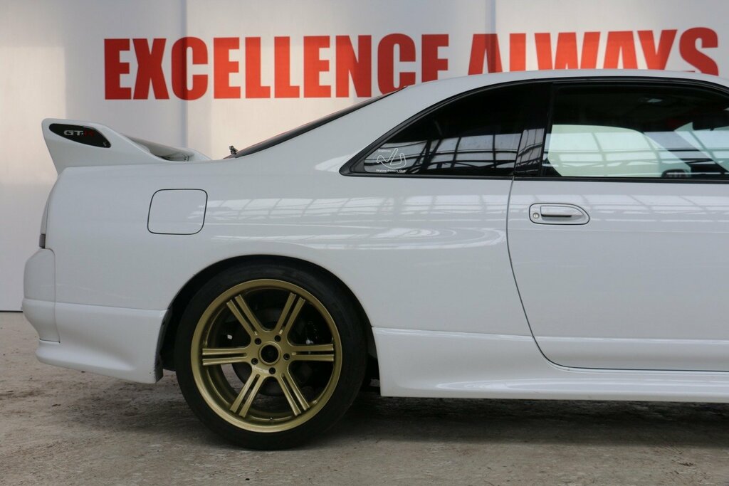 Nissan Skyline Legendary Tuners R.i.p.s Rb30 Gtr 33 V-spec Fully White #2