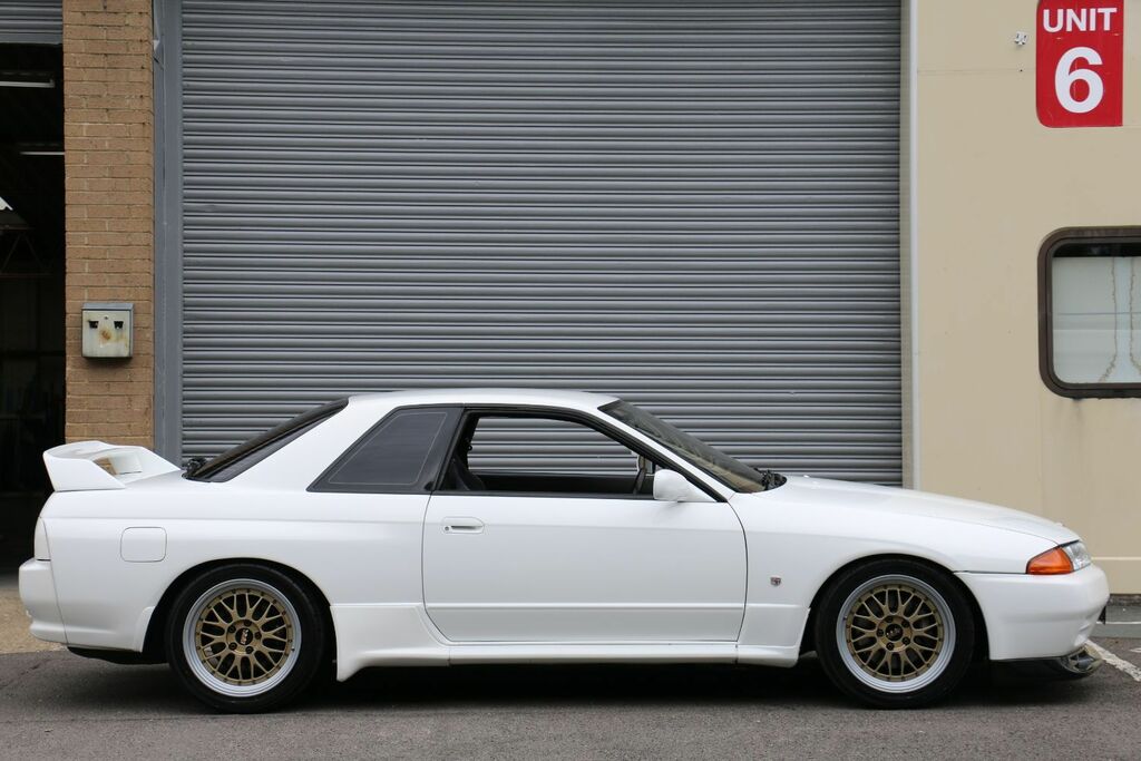 Nissan Skyline Gtr White #4