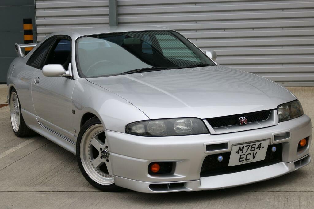 Nissan GT-R R33 Silver
