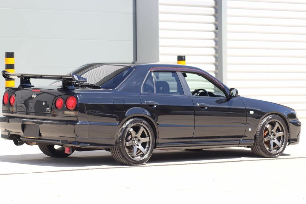 Nissan Skyline Nissan Skyline R34 Gtt 5 Speed Rare 4-Door Black #3