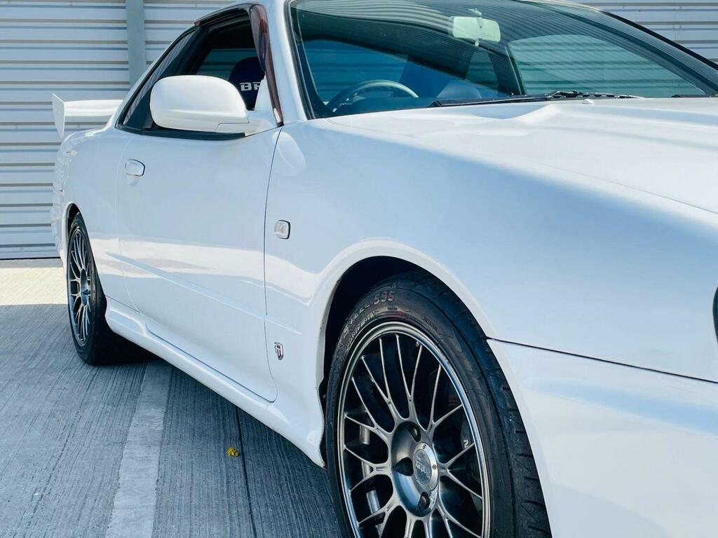 Nissan Skyline 2.5 Gtt White #5