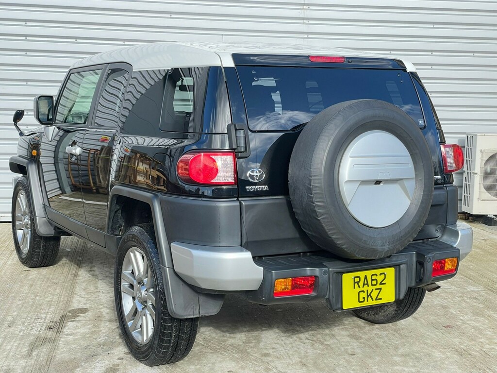 Toyota FJ Cruiser 4.0 V6 Black #3