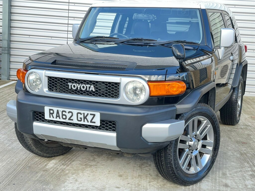 Toyota FJ Cruiser 4.0 V6 Black #2