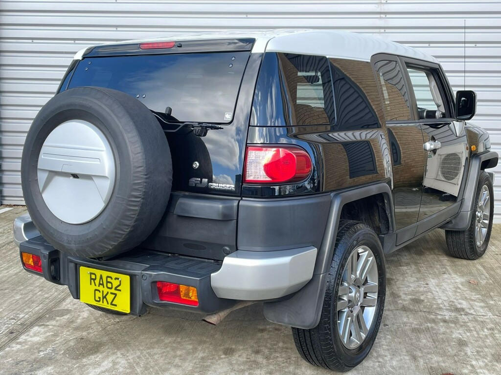 Toyota FJ Cruiser 4.0 V6 Black #4