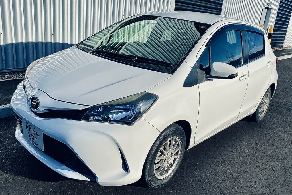 Toyota Yaris Yaris Excel Vvt-i White #3