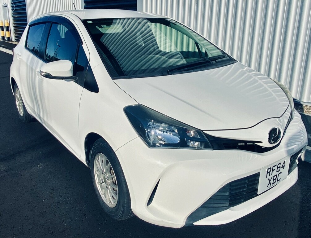 Toyota Yaris Yaris Excel Vvt-i White #4