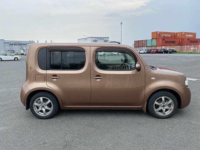 Nissan Cube Hatchback 2009 - 2011 Brown