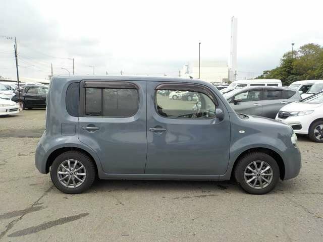 Nissan Cube Hatchback 2009 - 2011 Grey
