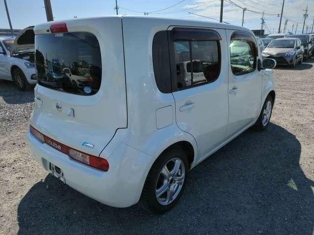 Nissan Cube Hatchback 2009 - 2011 White #4