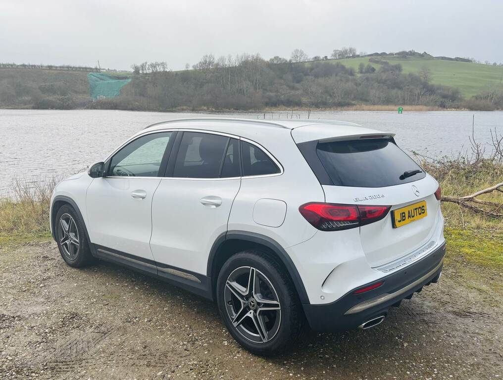 Mercedes-Benz GLA Class Gla 200D Amg Line Executive BJ21LVZ White #3