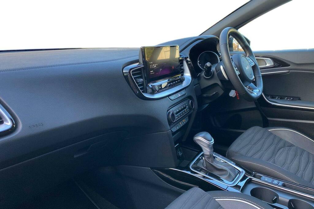 Kia Ceed 1.5 T Gdi Gt Line Hatchback Dct LV25OFC Black #2