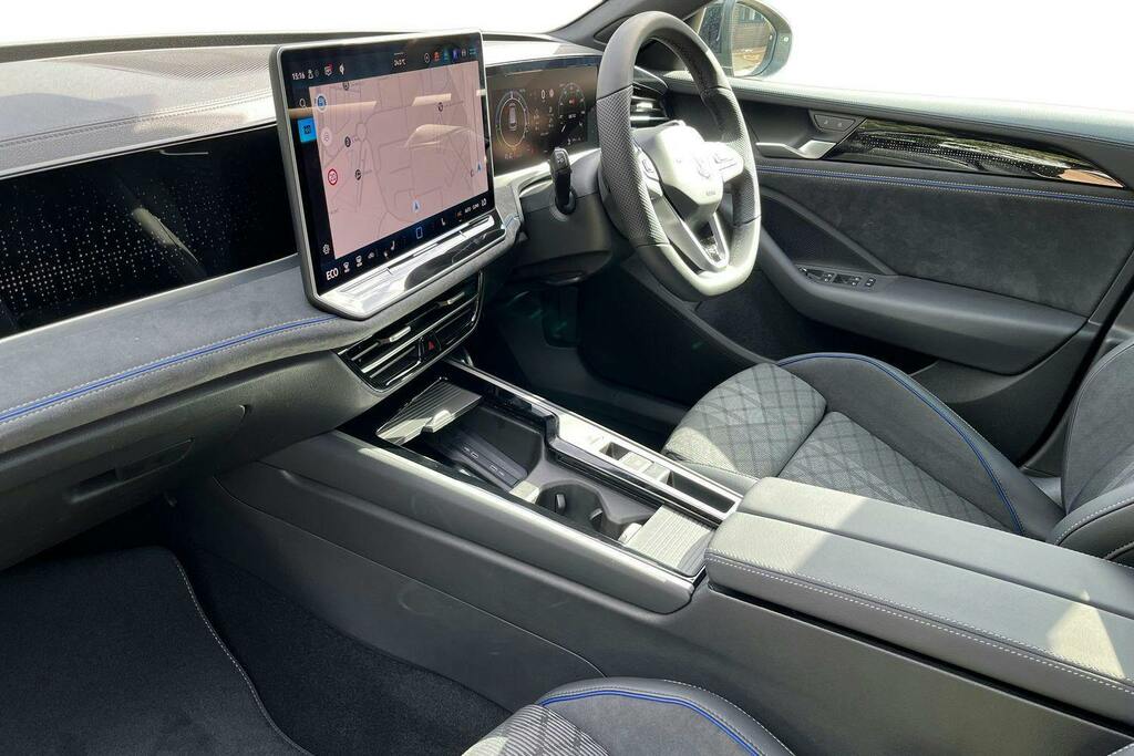 Volkswagen Passat 1.5 Tsi Ehybrid 19.7Kwh Black Edition Estate P GK75ENU Black #2
