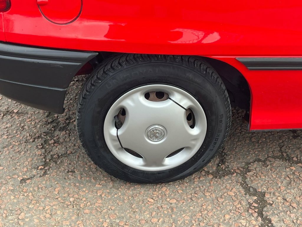 Vauxhall Astra 1.4 Merit Red #7