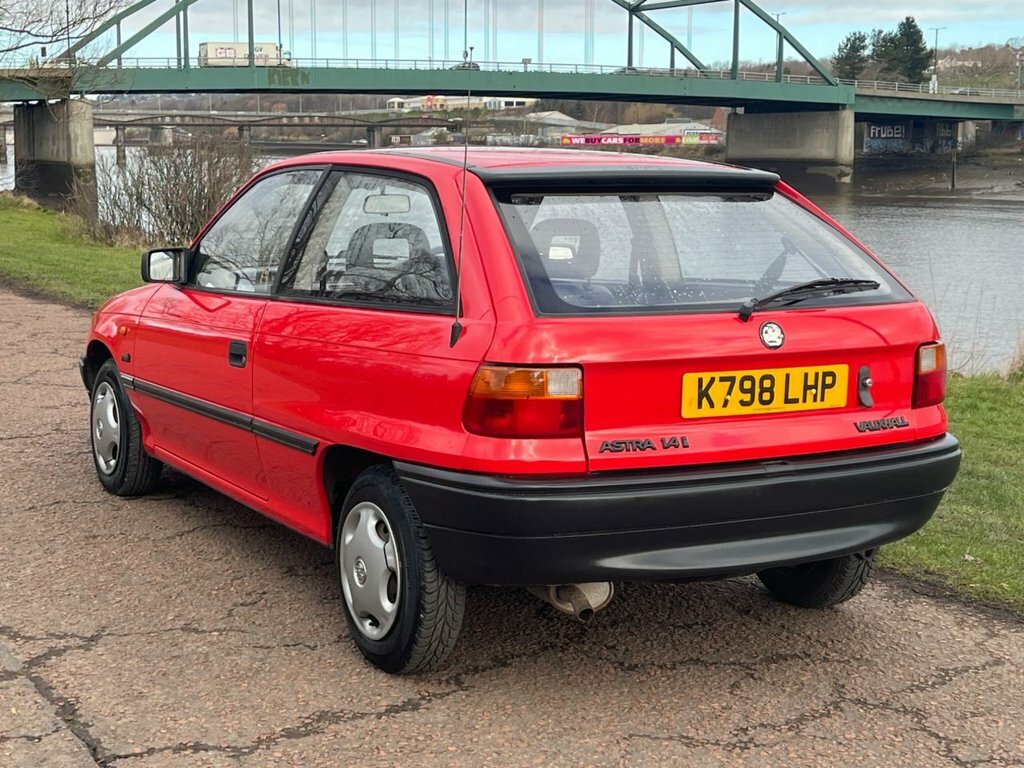 Vauxhall Astra 1.4 Merit Red #21