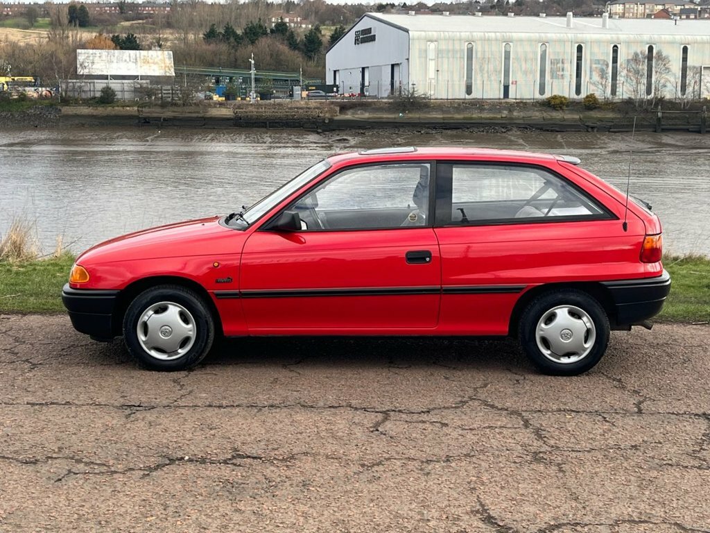 Vauxhall Astra 1.4 Merit Red #22
