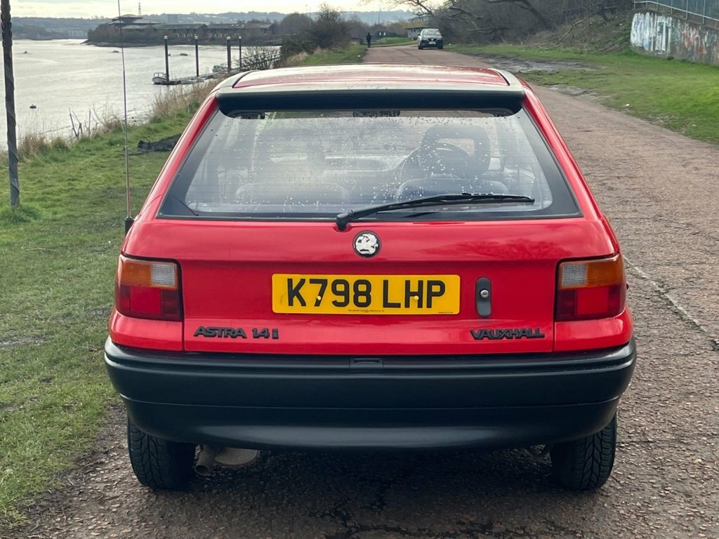Vauxhall Astra Hatchback K798LHP Red #5