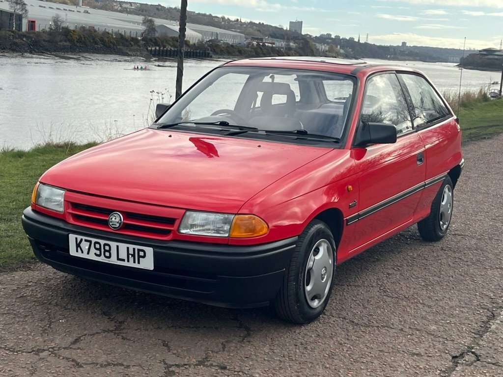 Vauxhall Astra 1.4 Merit Red #23