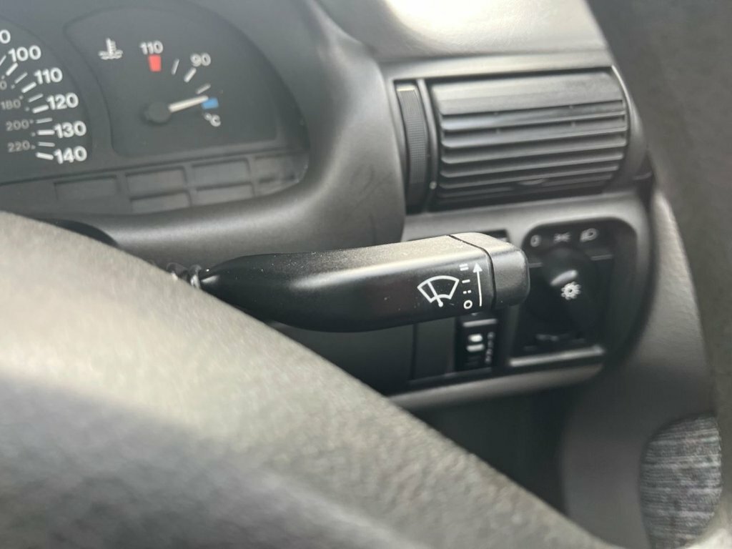 Vauxhall Astra 1.4 Merit Red #17