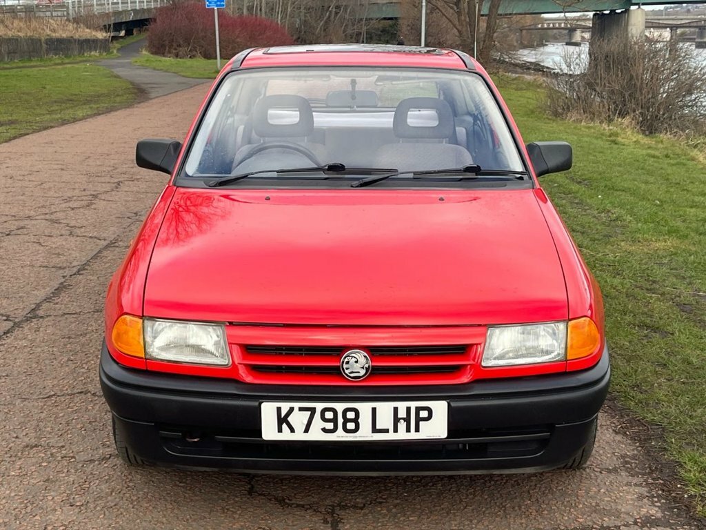 Vauxhall Astra Hatchback K798LHP Red #2