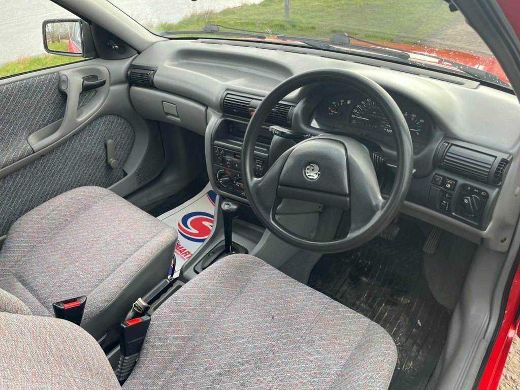 Vauxhall Astra 1.4 Merit Red #9