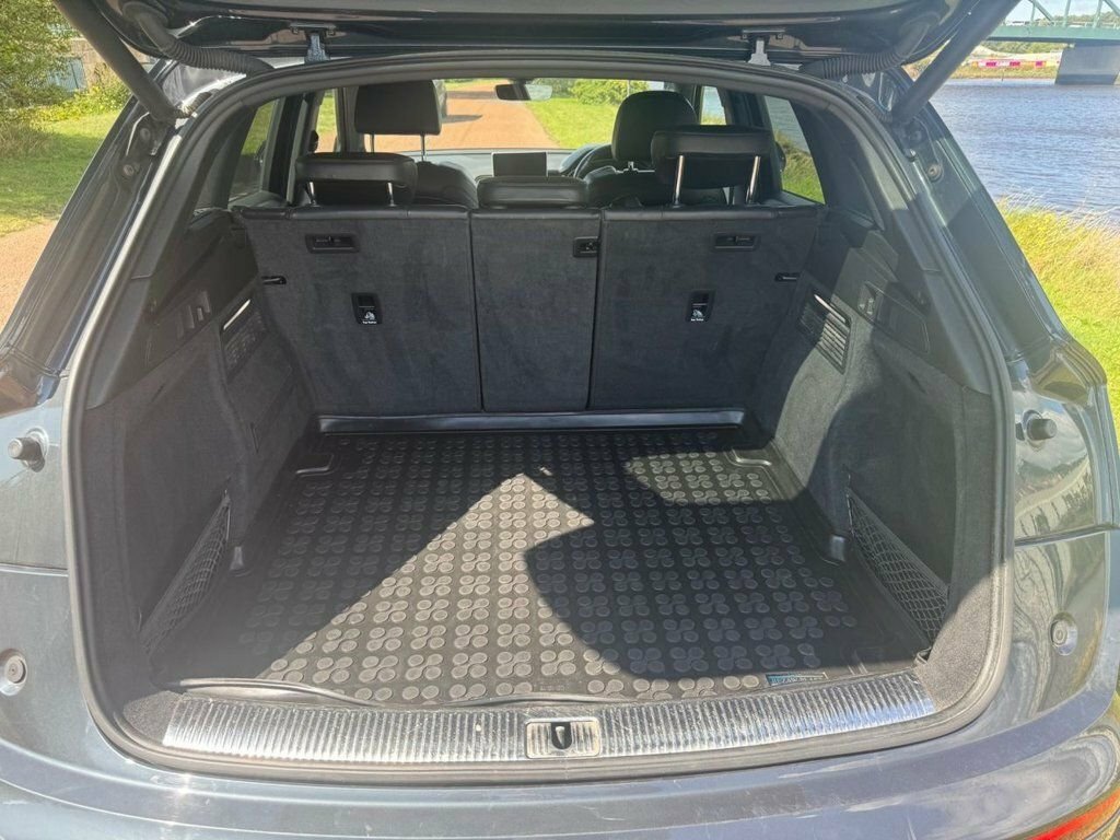 Audi Q5 2L S Line NK17UVL Grey #6
