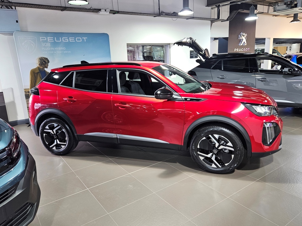 Peugeot e-2008 Allure Ev Red #3