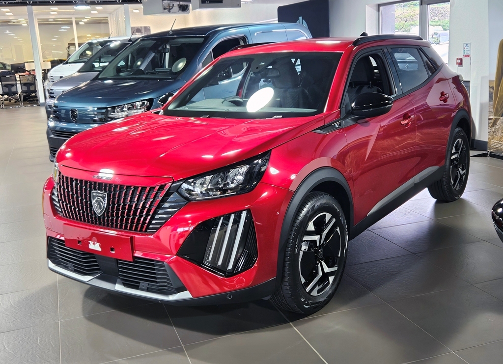 Peugeot e-2008 Allure Ev Red