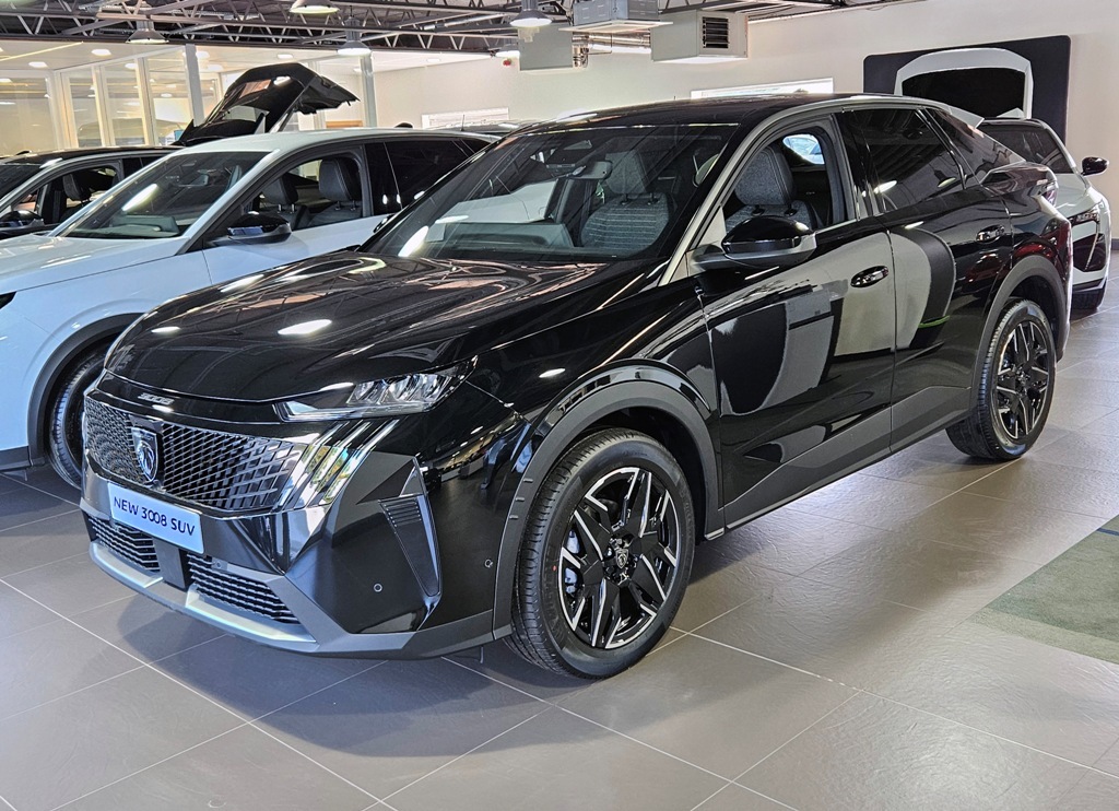 Peugeot 3008 1.2 136Hp Hybrid Allure Save 3570 On Rrp Black