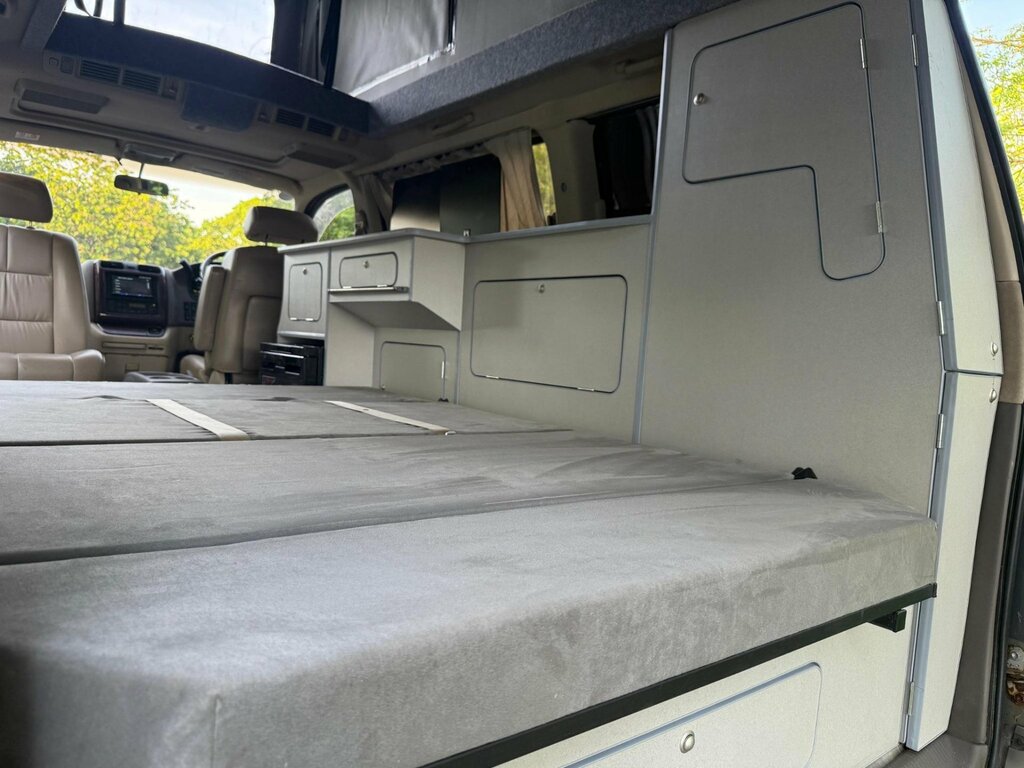 Toyota Granvia Ace Regius White #9